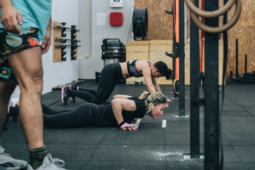Come il CrossFit adatta allenamenti personalizzati per ogni livello di fitness - CrossFit Kasteddu